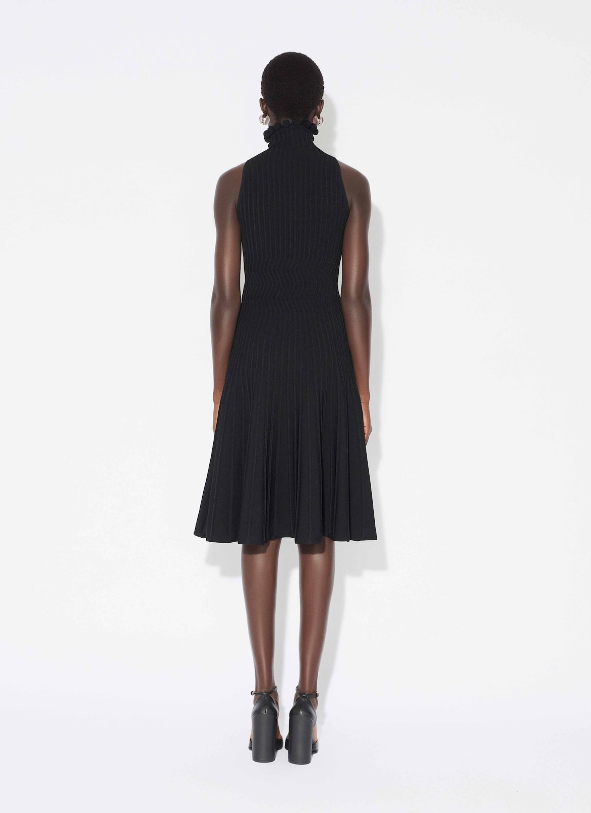 RIBBED KNIT CURLED HIGH NECK DRESS ALAÏA BLACK RIBBED KNIT CURLED HIGH NECK DRESS